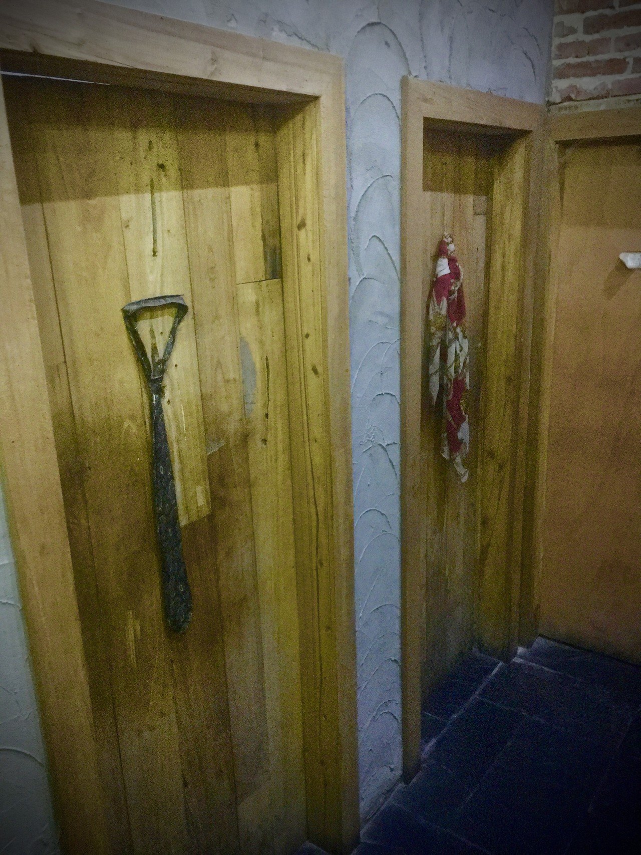 上海市内のカフェのトイレ ドアがお洒落すぎて入るのに戸惑いました さて 用はどっちで 用はどちらでしょう 笑 力蔵 Note 上海市内のカフェのトイレ ドアがお洒落すぎて入るのに戸惑いました さて 用はどっちで 用はどちらでしょう 笑 力蔵 Note