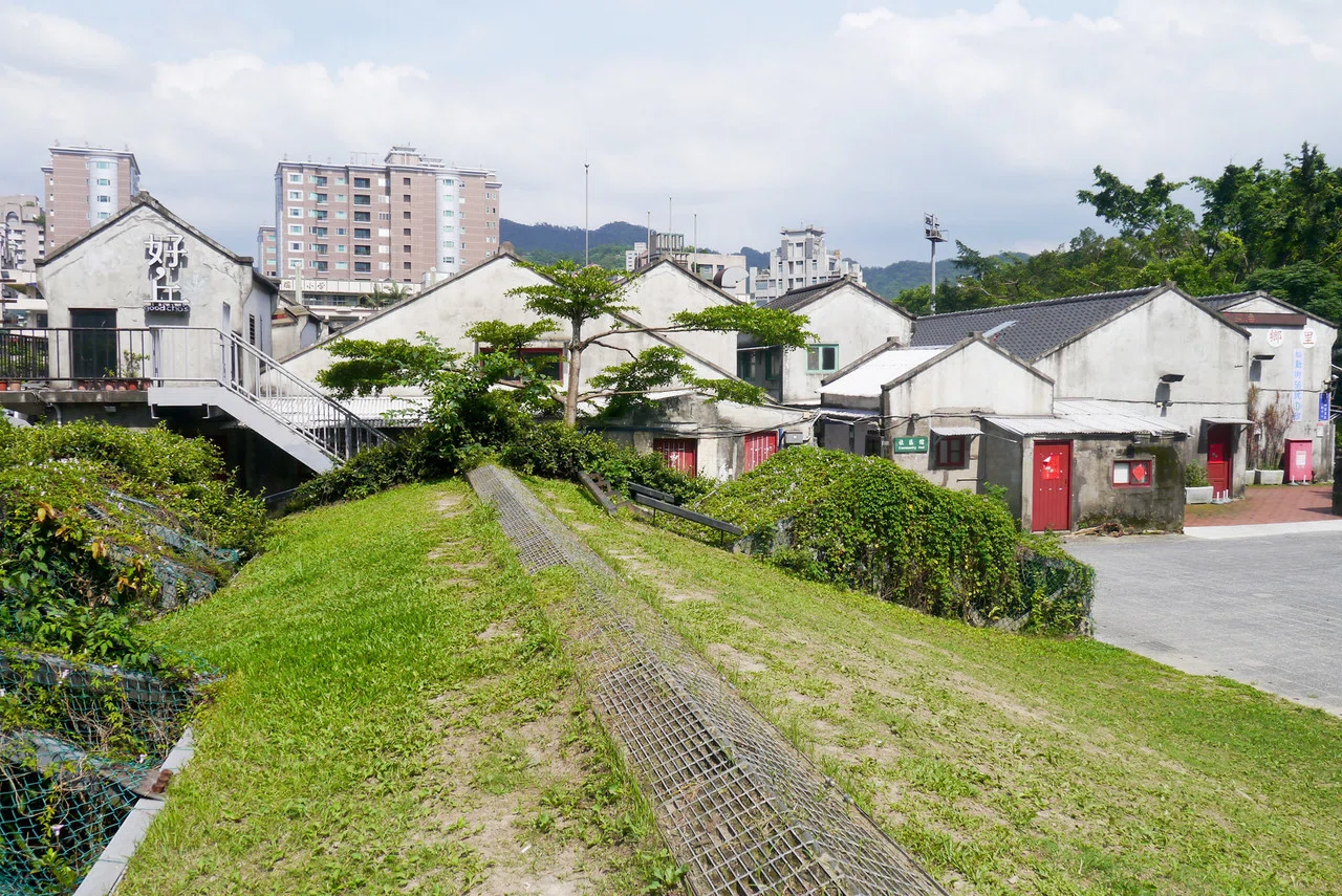 残すものはきちんと残す国、台湾．高さ500mのビル「台北101」の麓に