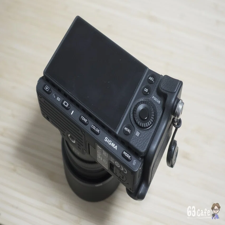 SIGMA fpのモニターはチルトしない｜hiromi63 / ZINEography