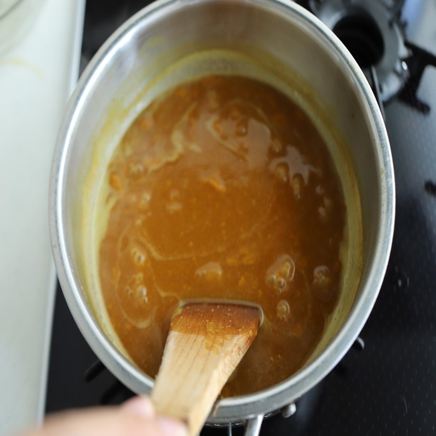 赤缶を使った料理二つ カレーうどん カレー唐揚げ と短い文章 樋口直哉 Travelingfoodlab Note