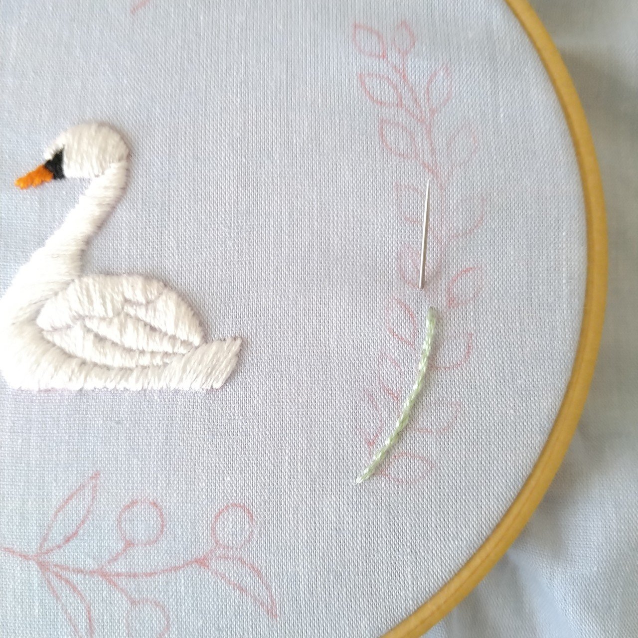 スワン刺繍 額装 ベルギー ニュートン額縁