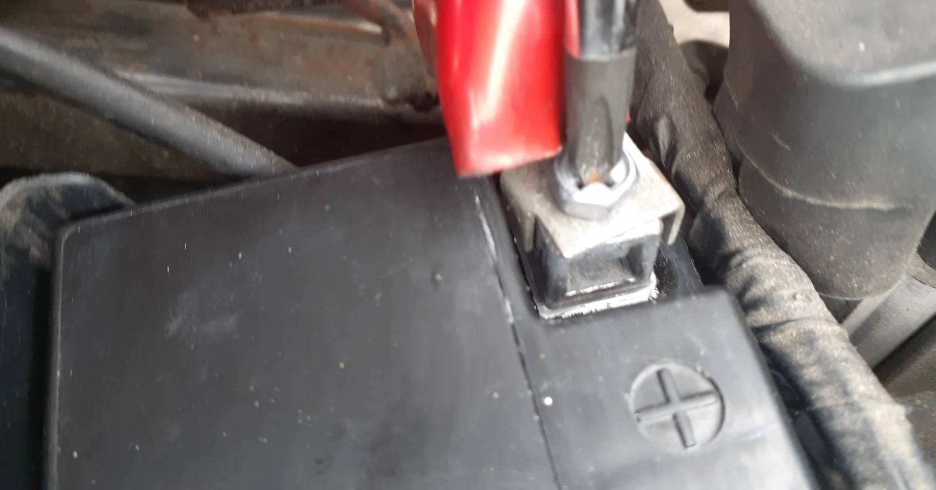 安バッテリーに交換したVTR250｜あむ