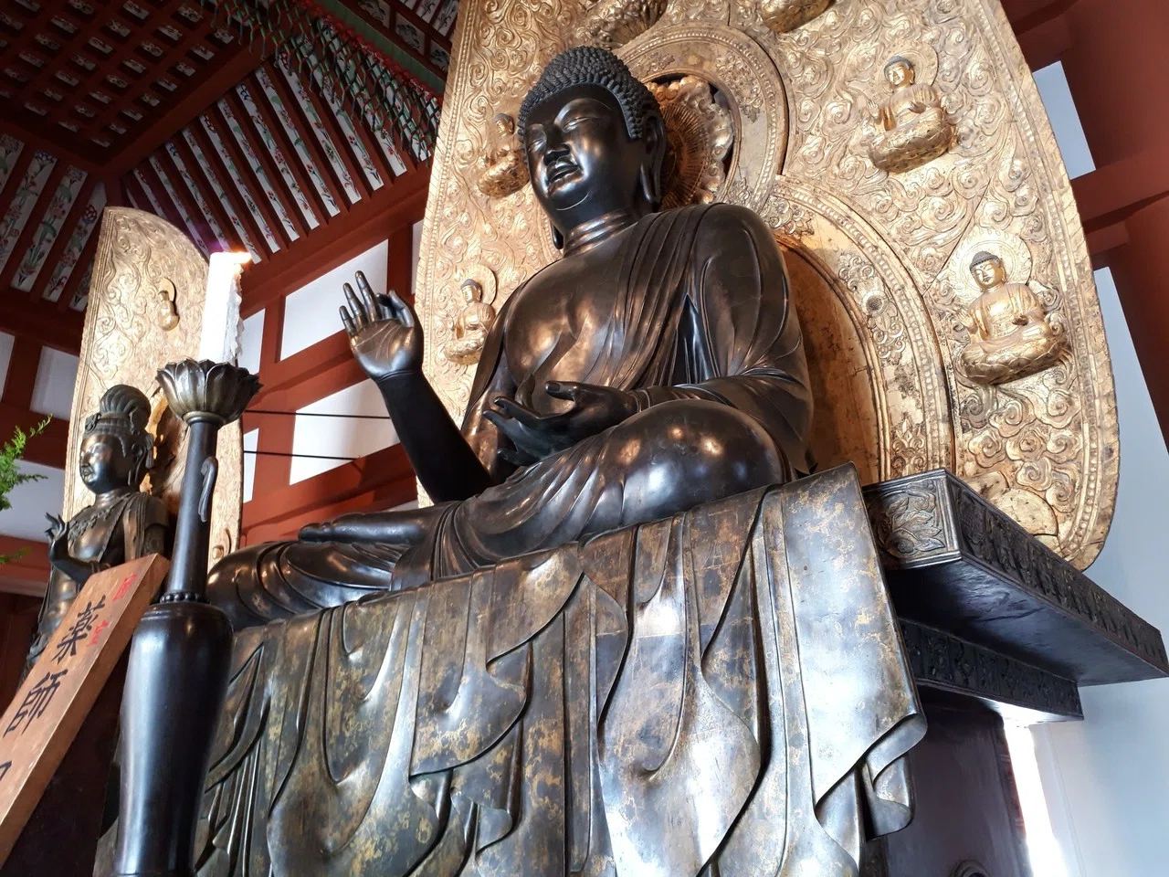 薬師三尊像】他に例のない姿をした“至高のほとけ”（奈良・薬師寺