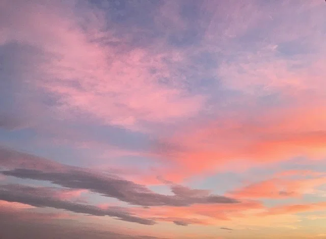 キレイ ピンク 空 雲