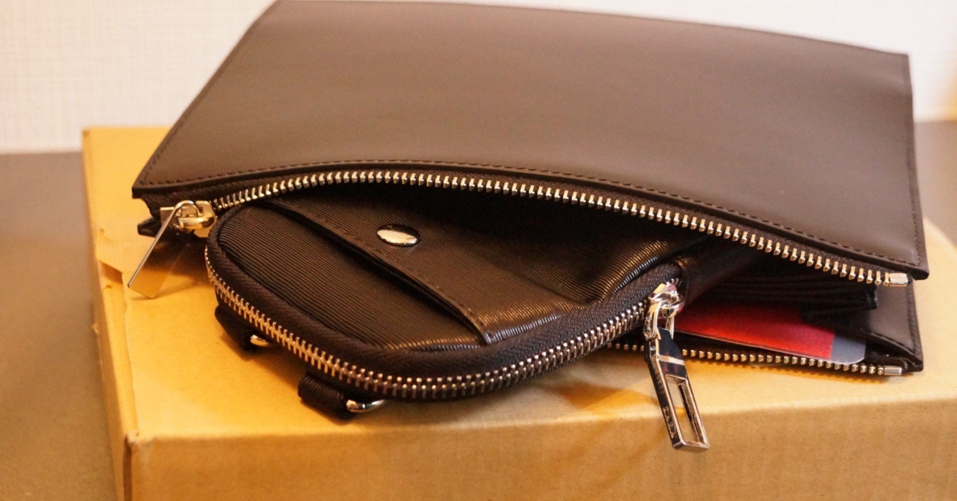 ZARAのバッグと比較すると「MBハイエンドレザーショルダーバッグ