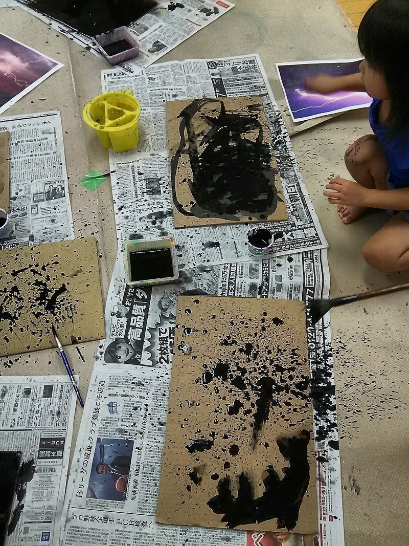 黒く塗りつぶすのは 心配ですか アートで遊びながら こどもの世界を見つけよう アートあそびラボ Note