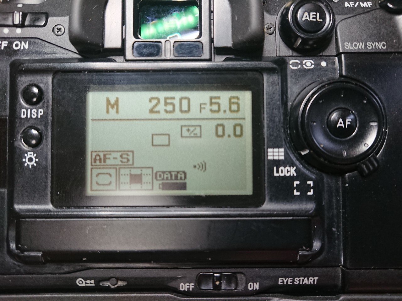 大きな液晶画面 MINOLTA α-7|かぺりと 大きな液晶画面 MINOLTA α-7|かぺりと