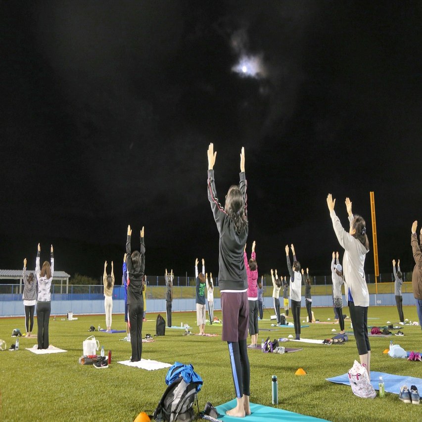 市民球場でナイトヨガ 体と心休め疲労リセット 女性中心に40人 石巻days 石巻日日新聞社公式 Note