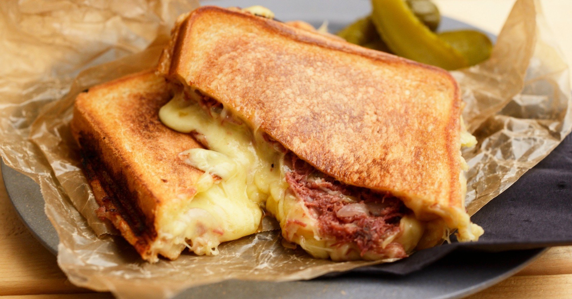 プロが教える 絶品キャンプレシピ 22 コンビーフメルトサンド ソトレシピ プロが教える 絶品キャンプレシピ 22 コンビーフメルトサンド ソトレシピ