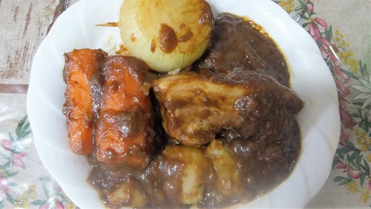 クッキングパパ まるごと ザ カレー を参考に 人参 左側 も切らずに使いたかったんだけど諸事情で断念 じゃがいも 下側 は切らずに入れたけど煮くずれちゃった 玉ねぎ 上側 は竹串で留めてあります 肉 角田文人 Note クッキングパパ まるごと ザ カレー を参考に 人参 左側 も切らずに使いたかったんだけど諸事情で断念 じゃがいも 下側 は切らずに入れたけど煮くずれちゃった 玉ねぎ 上側 は竹串で留めてあります 肉 角田文人 Note