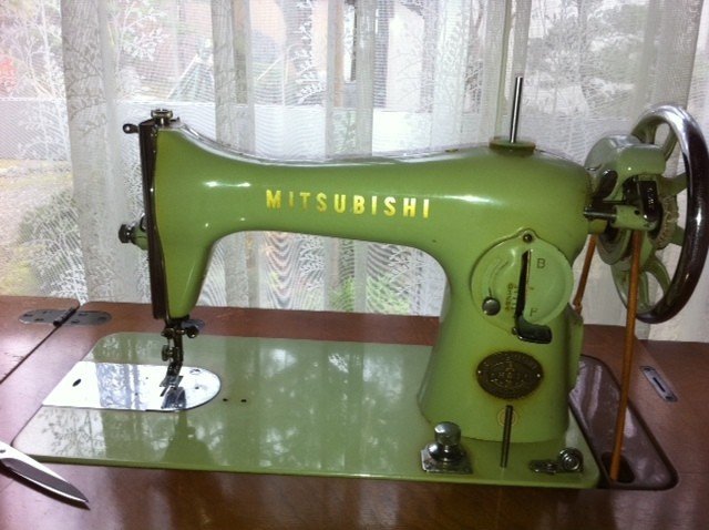 古いミシンです 古いドイツのVictoriaミシン : r/fixit