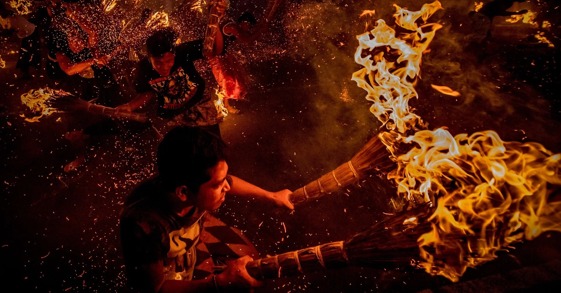 バリ島のすごいお祭り。｜写真家 MiNORU OBARA