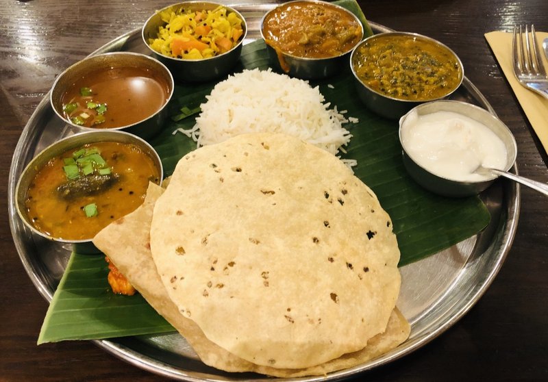 疲れた心身に効く 南インドのカレー定食 ミールスについて 高丘真弓 Note