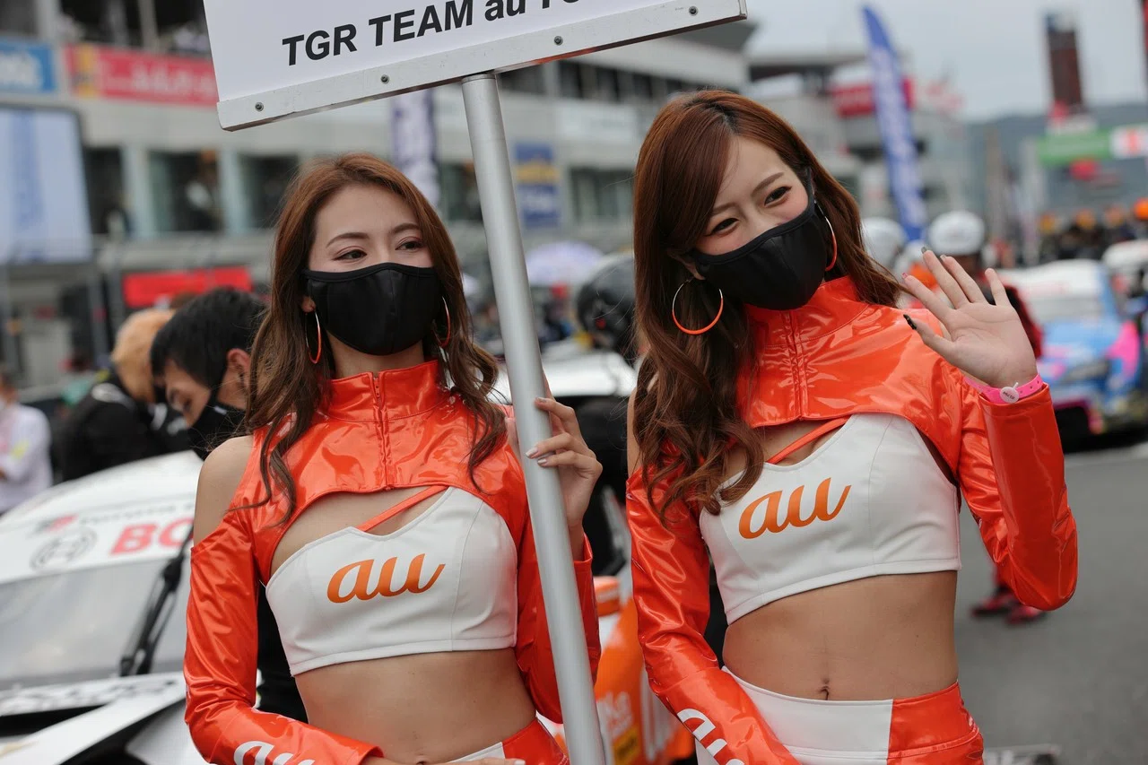 レースクイーンさんもマスクで復活 モタスポ Park Note レースクイーンさんもマスクで復活 モタスポ Park Note