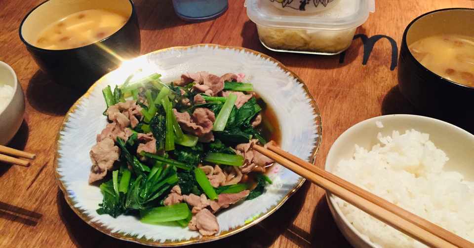 我が家の定番料理 豚肉と小松菜のにんにく醤油炒め かじすきたまご Note