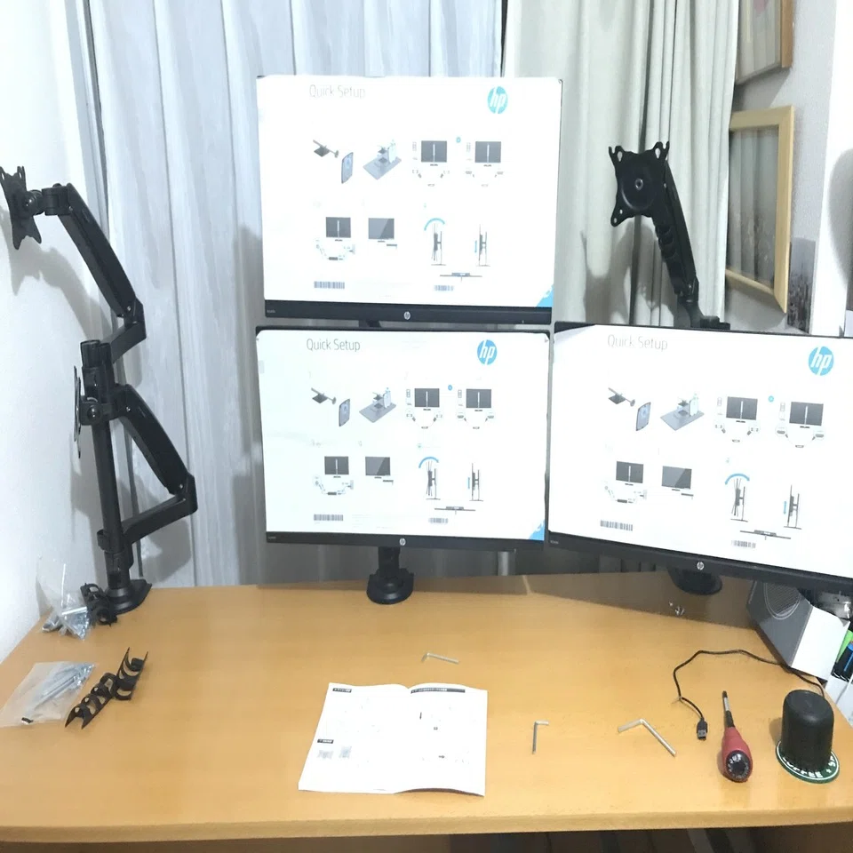 在宅勤務が長期化してきたので、自宅のPCモニタを6台に増やしてみた 