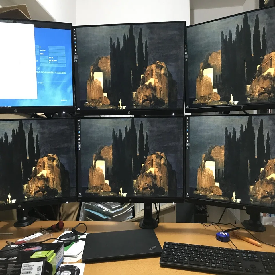 在宅勤務が長期化してきたので、自宅のPCモニタを6台に増やしてみた 
