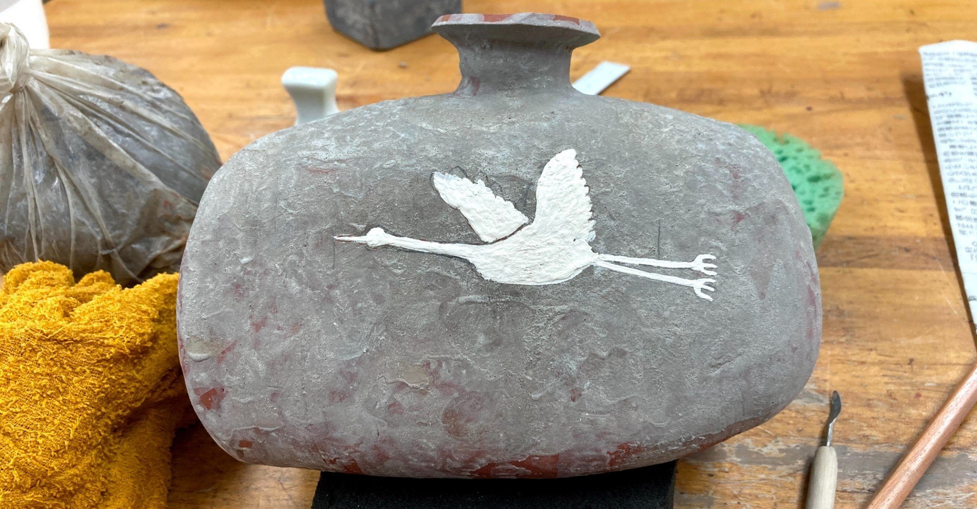【第1位獲得！】 鶴の絵柄の陶器の壺 （学芸の小部屋 -戸栗美術館-） 工芸品