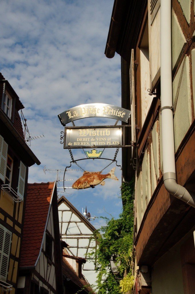 ココアさんが楽しく暮らせそうな街の 吊り看板 ご注文はうさぎですか にしきかむろ Note