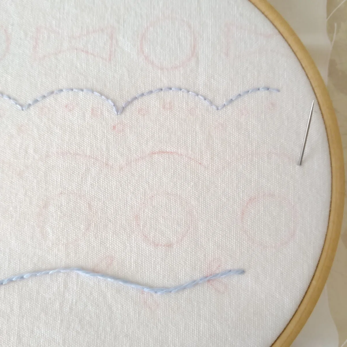 玉の玉十字刺繍です。