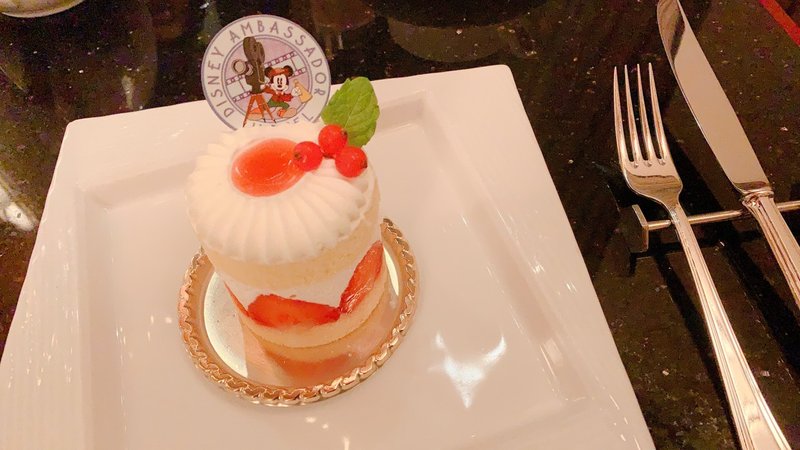 サプライズは突然にvol 5 ハイピリオンラウンジのショートケーキでお誕生日をお祝い イヴん家のディズニー旅記録 Note