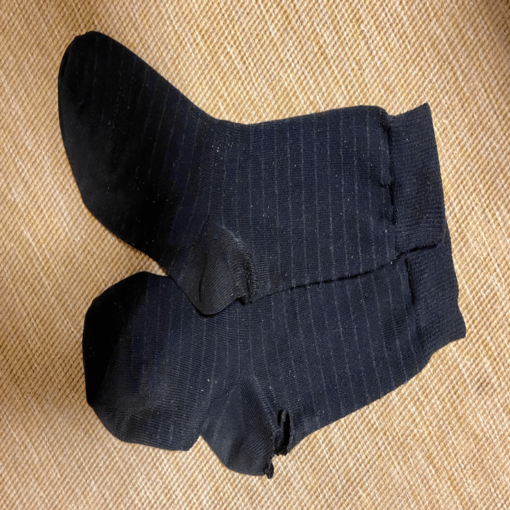 24 大きな穴あき靴下を 諦めずに繕う 糸 Note