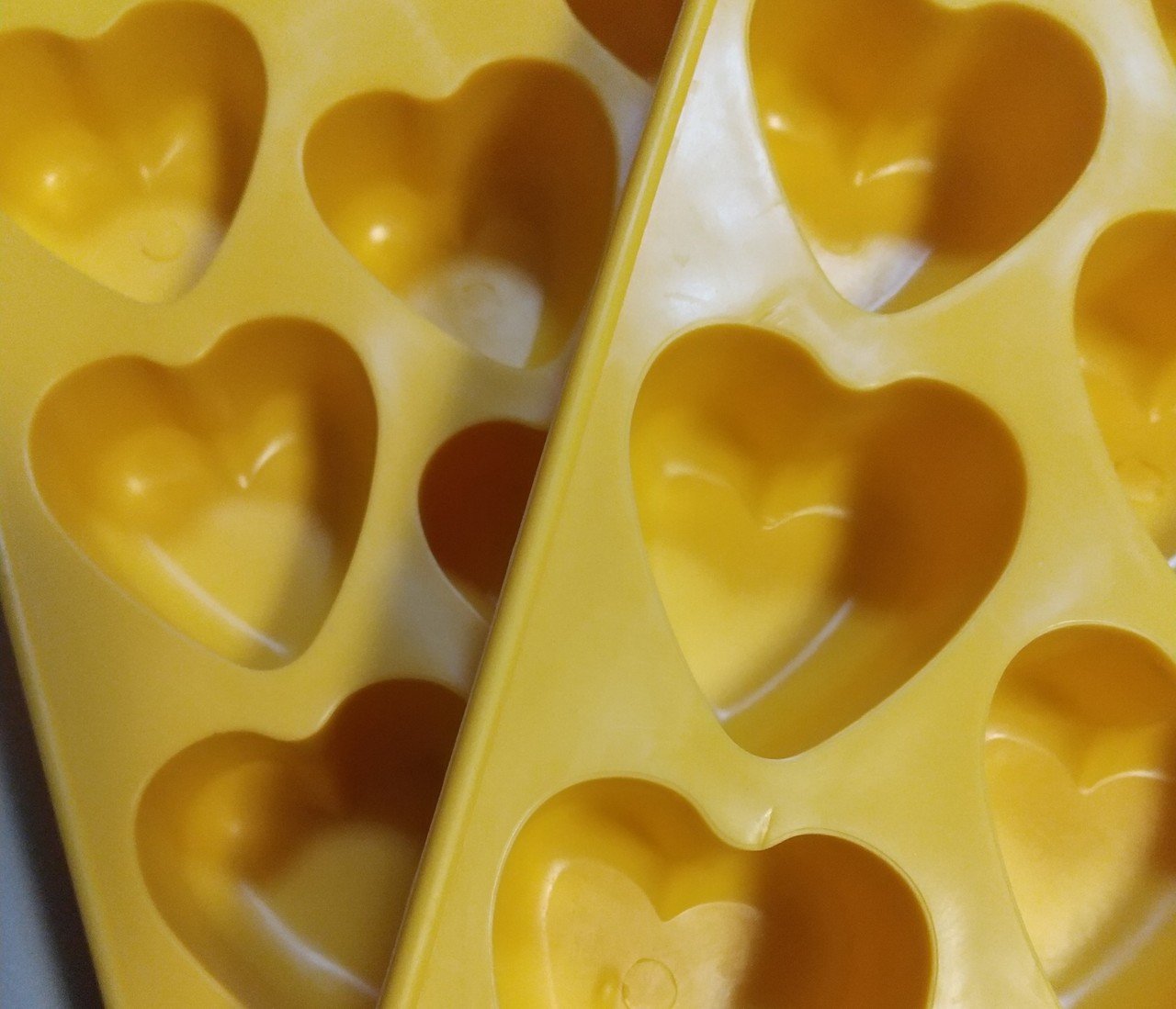 39 シリコン の製氷皿 子供が小さかった頃 お菓子を作るため買った100均の製氷皿 チョコレートだったか グミだったか グミではかなり砂糖を使わないと甘く 美味しく ならないと知ったなあ 自分で作 ごま豆 Note