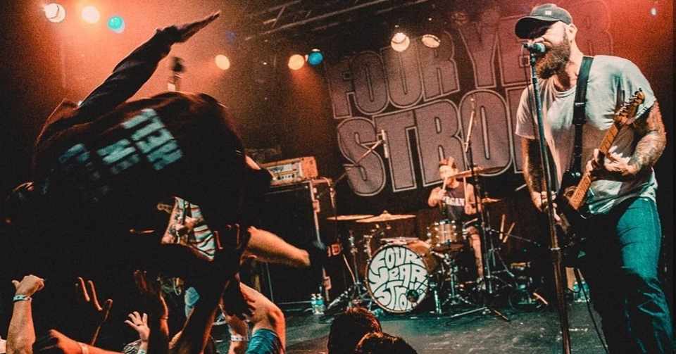 鮮やかでかつ攻撃的なサウンド アメリカのポップロックバンド Four Year Strongの魅力とは 音楽情報バイラルメディア Evening Note