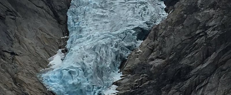 2016年8月15日　旅47日目 フロム（ノルウェー）〜ガイランゲル氷河：ノルウェーの氷河は青かった。