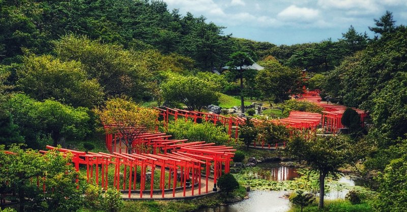 青森県の上から見られる千本鳥居の稲荷神社が絶景すぎた
