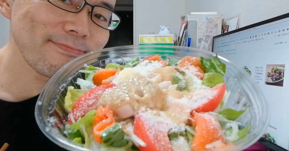 横顔 231 3日で2kg痩せるためのごちそうパワーサラダ六本木店のこく旨チーズとスモークサーモンの極上シーザーサラダ をmenuでデリバリー 食べる人の横顔 Note
