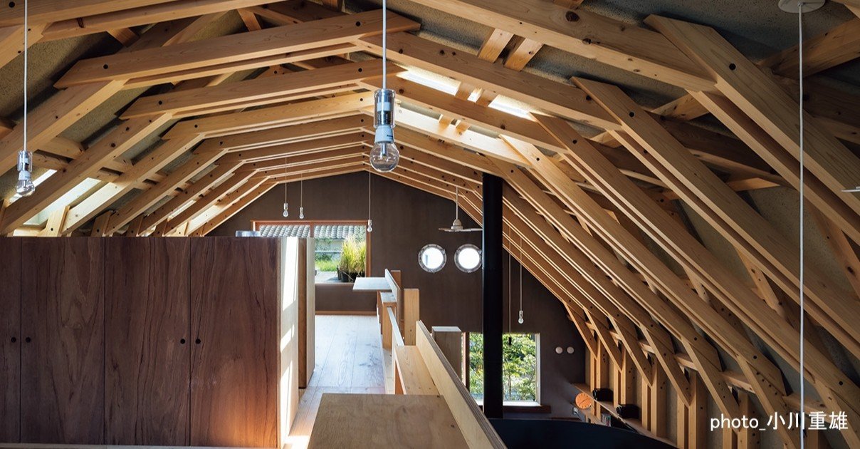 木組架構が住空間をおおらかに包み込む、建築家・竹原義二の「牛田の家