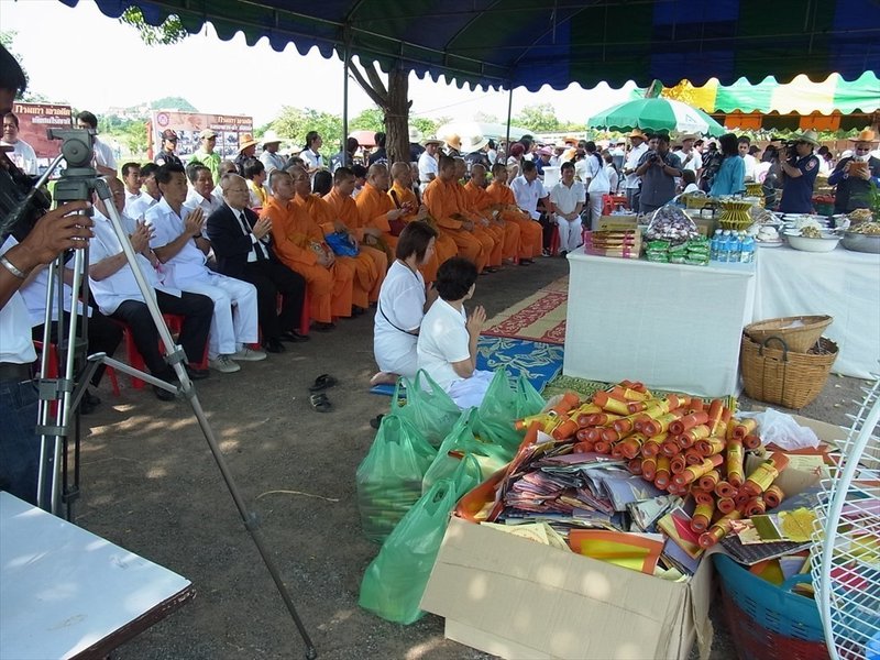 閲覧注意 タイの無縁仏の墓の洗骨に参加した話 人骨画像多数 在住歴年が話したい本当のタイと見てきたこととうまい話と Note 閲覧注意 タイの無縁仏の墓の洗骨に参加した話 人骨画像多数 在住歴年が話したい本当のタイと見てきたこととうまい話と Note