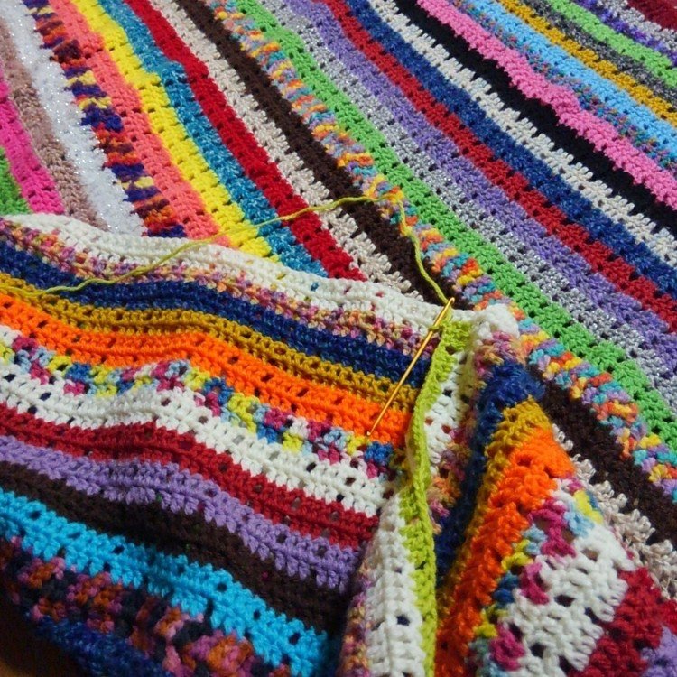 一昨年、去年、そして今年も毛糸のブランケットを編み始めました。なんだか毎年恒例行事になってきたかなwww

そして…９月の終わりに携帯が壊れちゃいました😓なのでアプリなんかを取り直し😓

note 、忘れてました～😓

また、ヨロシクです～😁

#blanket#handmade#knitting#hobby