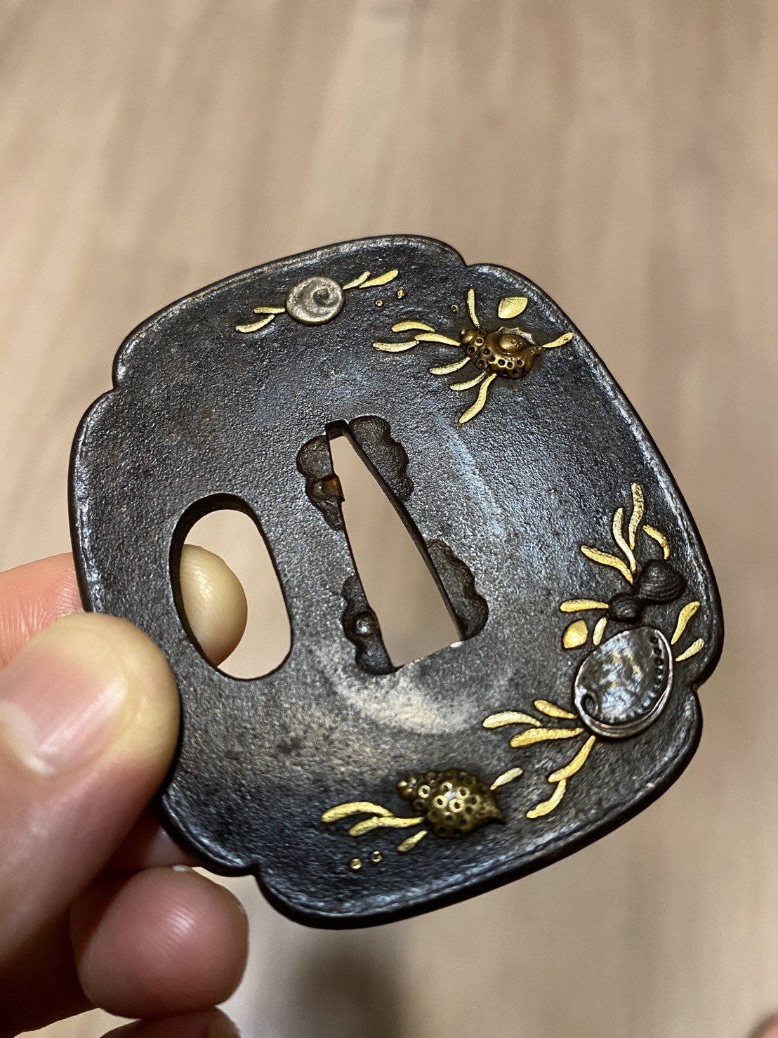 日本刀　鍔　時代物　刀装具　象嵌入り　古美術 江戸時代 刀 鍔/地金 象嵌 鍔