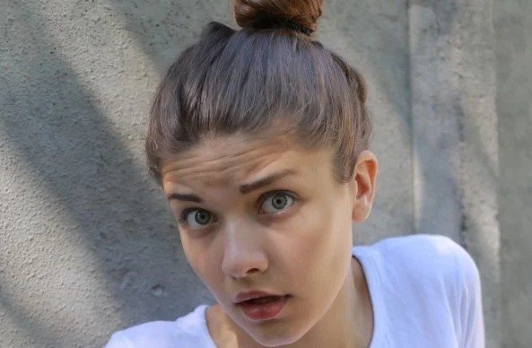 おでこのたるみ 目を見開くと おでこのシワ が気になる すべきケアとは 美容ライターまめ Note