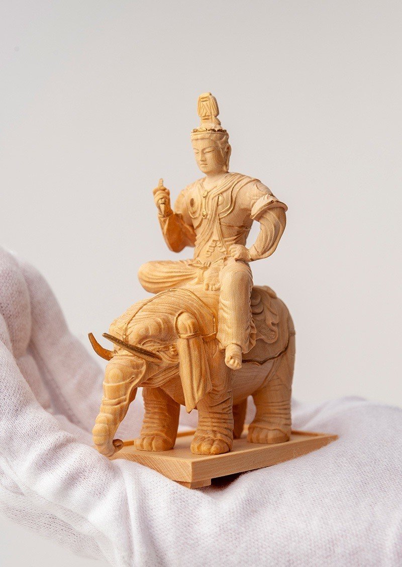 わずか10cmの迫力に魅了される「柘植木彫り帝釈天騎象像」｜京都・祇園