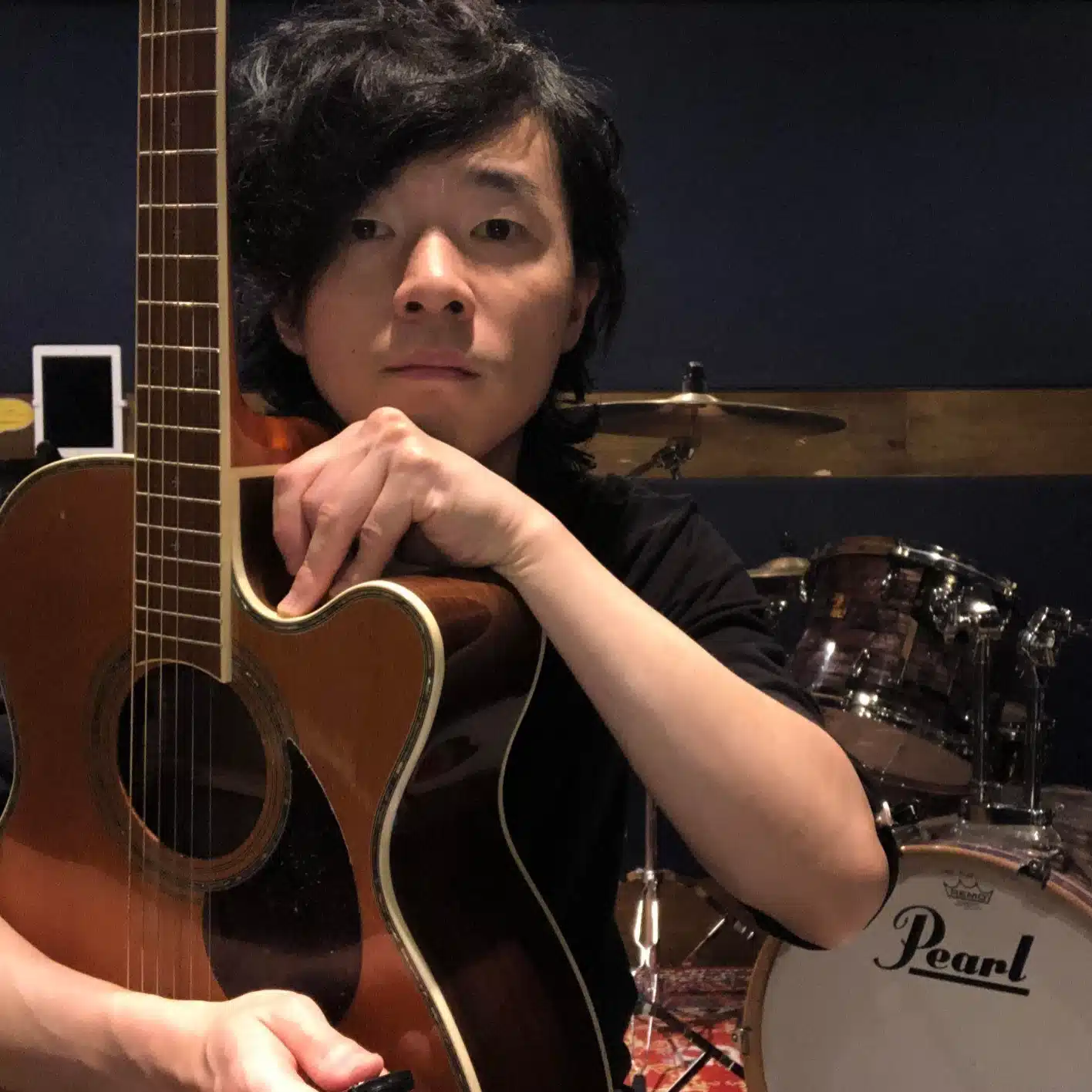 シンガーソングライター TOMOKI
