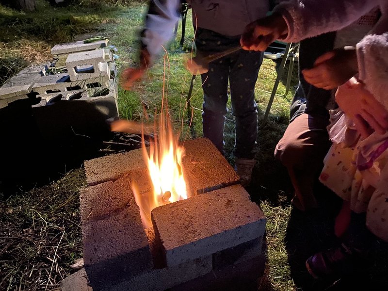 レンガのロケットストーブでマシュマロを焼く Wimsical Discovery 111 Noriaki Kawanishi Dmm Note