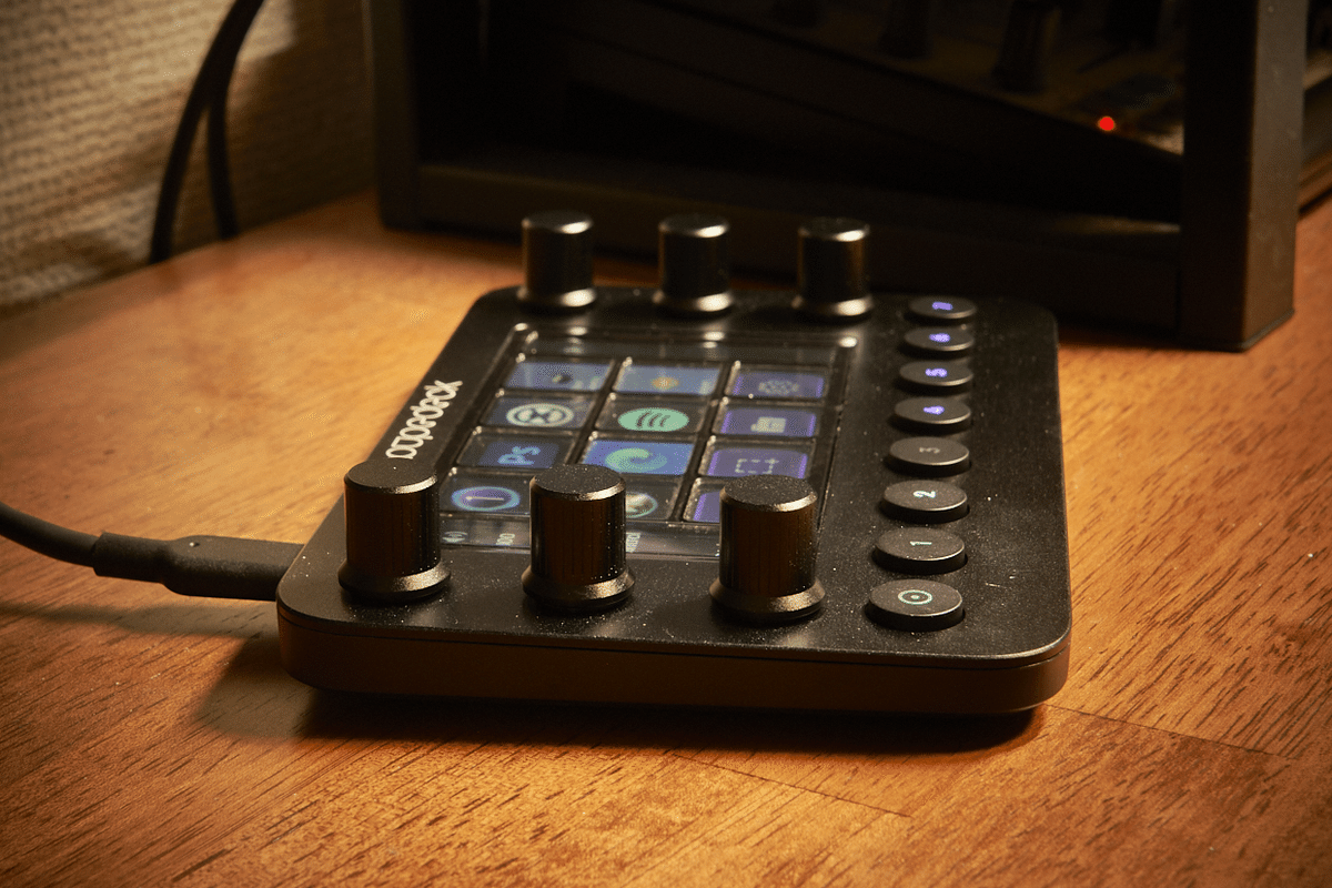 ㎡*様 Loupedeck Live ブラック 天国、それともラスベガス』のコントロールサーフェス