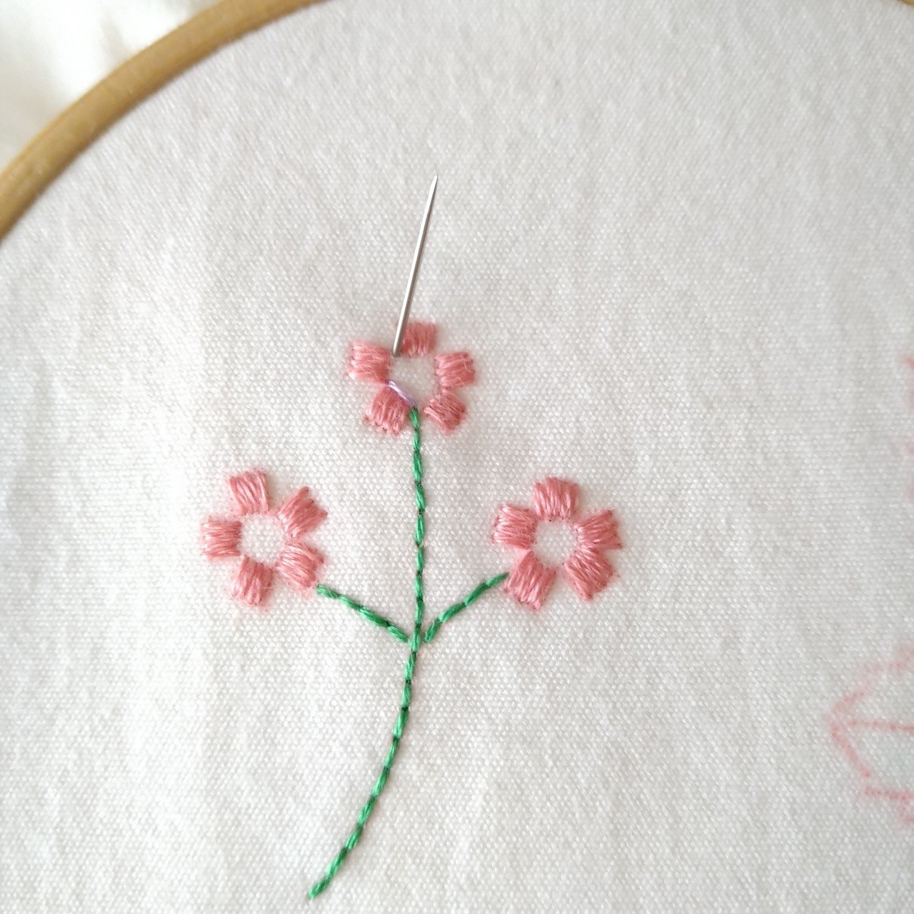 ハンドメイド 手刺繍 小さなお花のト― トバック - メルカリ