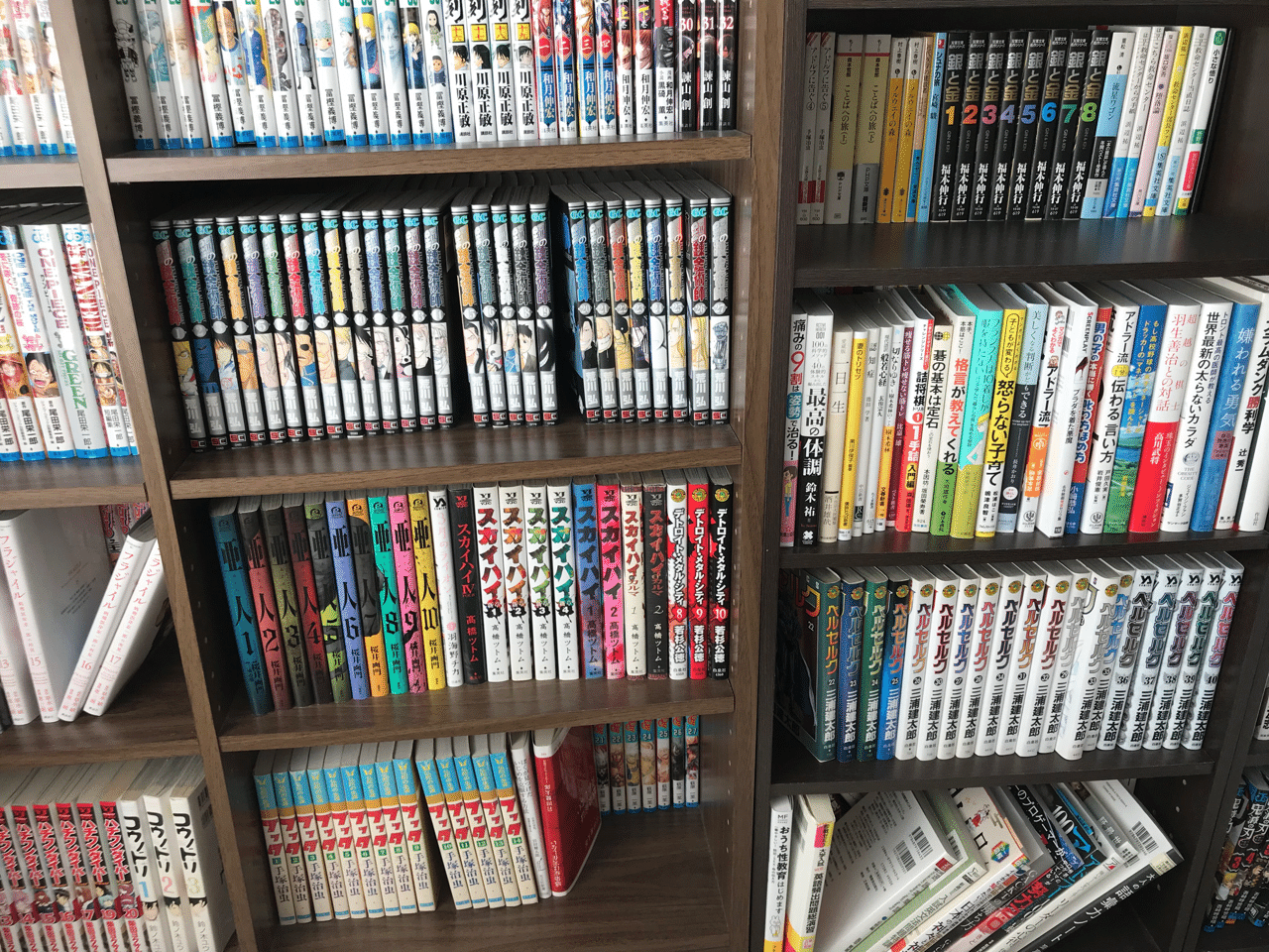 僕の本棚の一部 これでも昔 何百冊という漫画とサヨナラした また取り戻したい漫画もある でも なかなか昔のように漫画を読む時間 がとれない中 限られたスペースに物を増やすのも考えなければいけない スマホで 病理医さのーと Note 僕の本棚の一部 これでも昔 何百冊という漫画とサヨナラした また取り戻したい漫画もある でも なかなか昔のように漫画を読む時間 がとれない中 限られたスペースに物を増やすのも考えなければいけない スマホで 病理医さのーと Note
