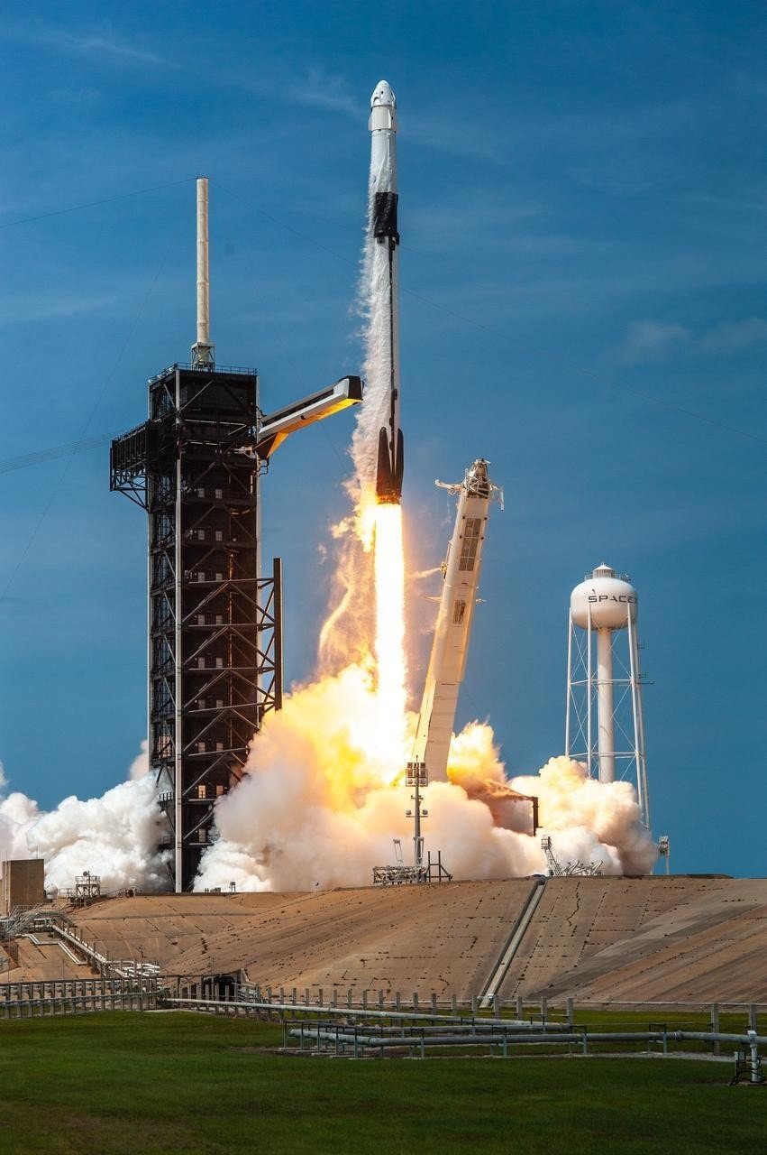 11月に日本人宇宙飛行士野口聡一さんを宇宙の旅へ誘う Falcon9 11月に日本人宇宙飛行士野口聡一さんを宇宙の旅へ誘う Falcon9