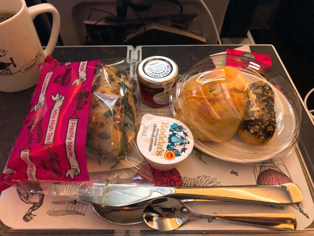 ヴァージンアトランティック航空のマグカップ （美品