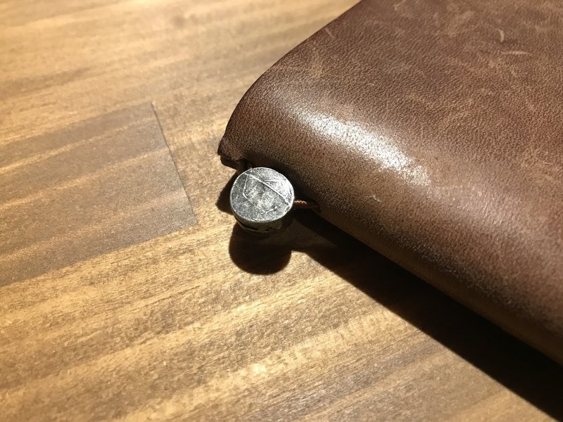 トラベラーズノートの使いづらさ解消のため 邪魔な金具を取り外す ケイコバ Note