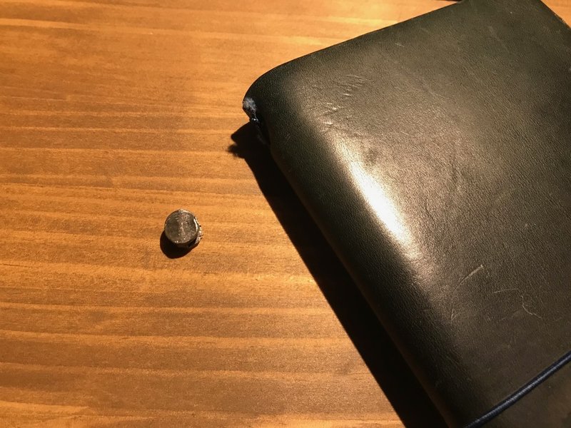 トラベラーズノートの使いづらさ解消のため 邪魔な金具を取り外す ケイコバ Note