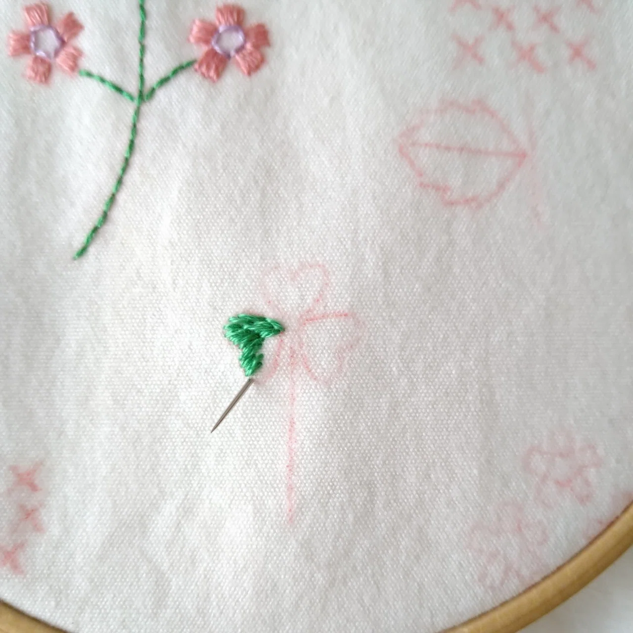 野の花の刺繍図案* ステップ2 〜三つ葉のクローバーの刺繍 