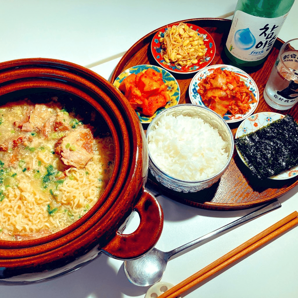 丸1日煮込んだ牛テールスープ で作りたかったのが ソルロンタン 忘却で幸子さんと小林が食べているのを見てから ずっとずっと作ってみたかった 麺もご飯も合う このスープ 実家にも持って帰ってラーメンを作っ 六ちゃん Note 丸1日煮込んだ牛テールスープ で作りたかったのが ソルロンタン 忘却で幸子さんと小林が食べているのを見てから ずっとずっと作ってみたかった 麺もご飯も合う このスープ 実家にも持って帰ってラーメンを作っ 六ちゃん Note