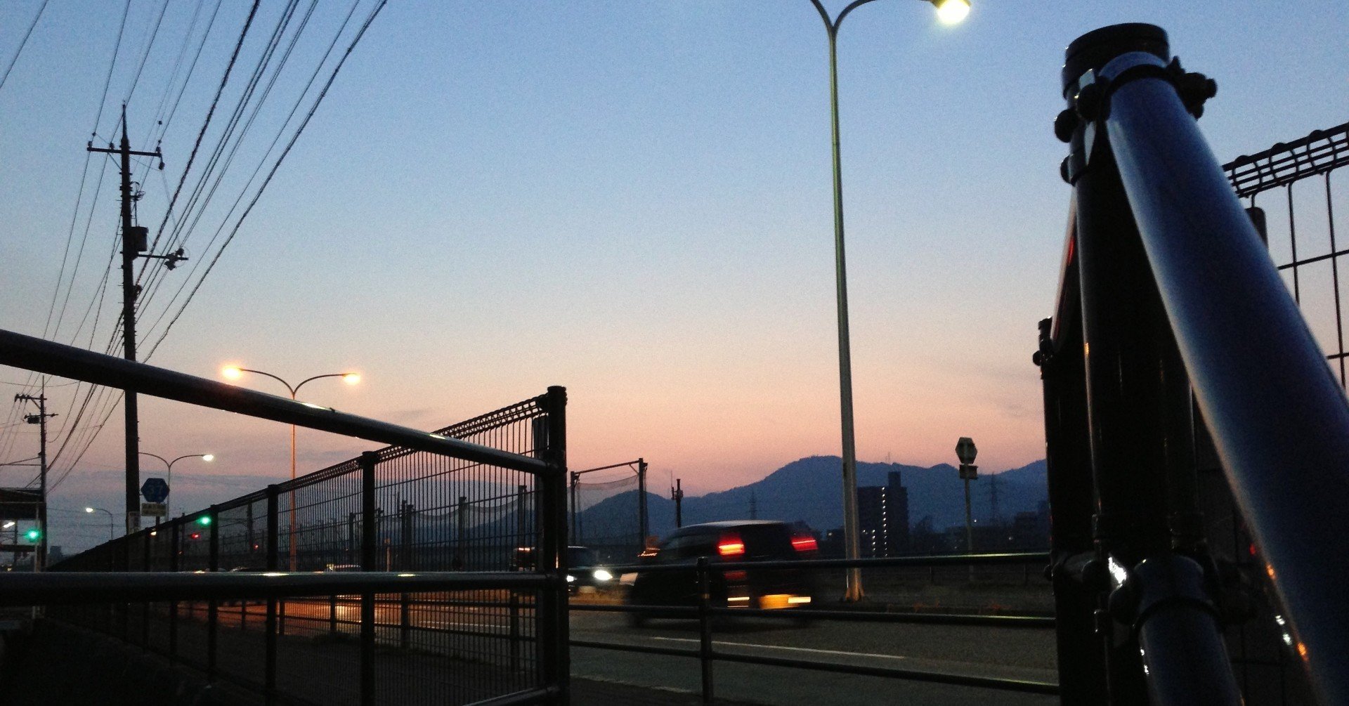 そぞろ寒早足で急く家路かな ウールーズ Heureuse Note そぞろ寒早足で急く家路かな ウールーズ Heureuse Note