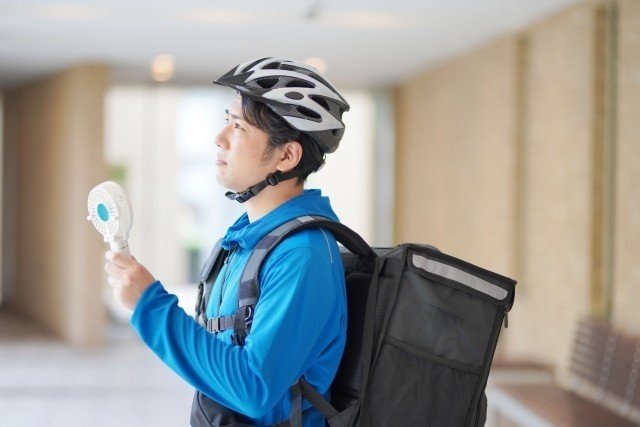 Uber Eatsと出前館のバイトの違い!飲食店デリバリーバイトの特徴